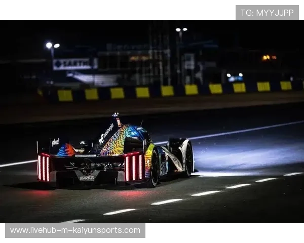 赛车冲刺尾流打乱节奏，惊险无比的极速对决